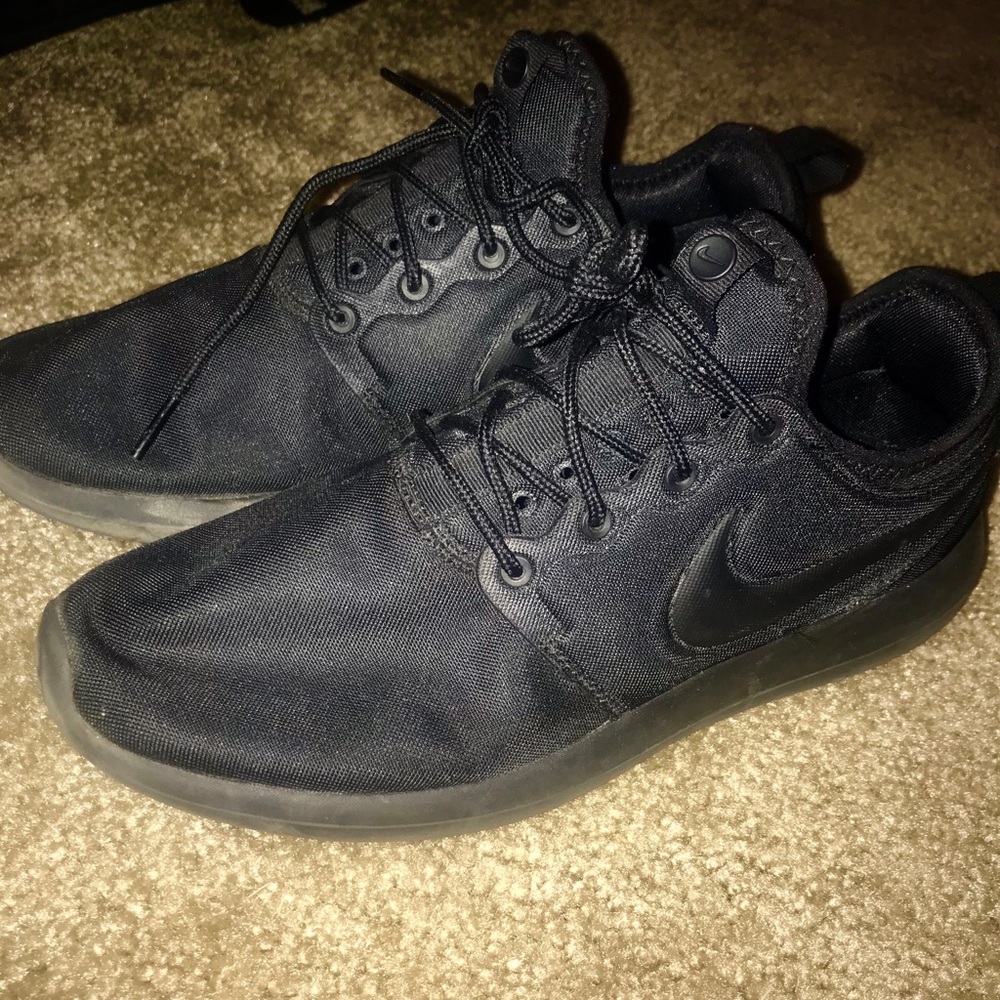 Nike black roshe